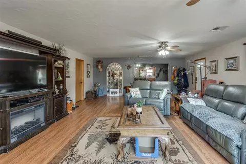 Living - 334486 E Highway 62, Mcloud, OK 74851 photo 4 of 4