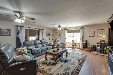 Living - 334486 E Highway 62, Mcloud, OK 74851 photo 3 of 4