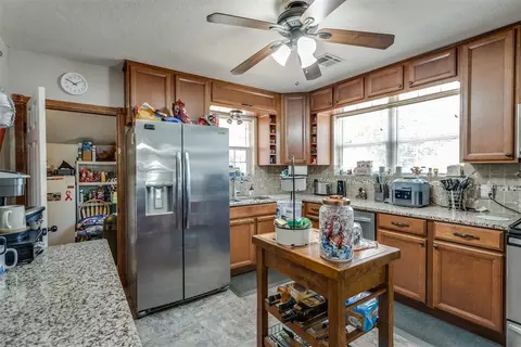 Kitchen - 334486 E Highway 62, Mcloud, OK 74851 photo 2 of 4