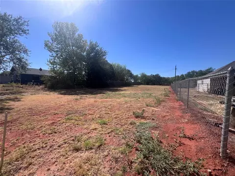 1518 E 3rd St, Elk City, OK 73644
