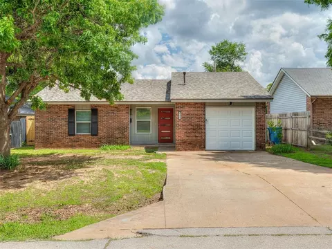 221 W Wayne St, Edmond, OK 73003