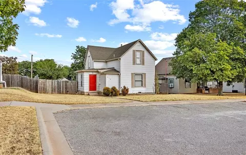618 N State St, Weatherford, OK 73096