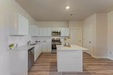 Kitchen - 1719 Elm Cir, Tuttle, OK 73089 photo 1 of 2