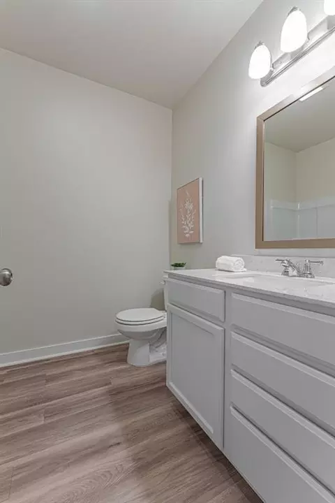 Bath - 1719 Elm Cir, Tuttle, OK 73089 photo 3 of 4