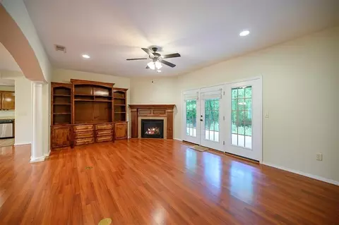 Living - 482 Raintree Rd, Broken Bow, OK 74728 photo 4 of 8
