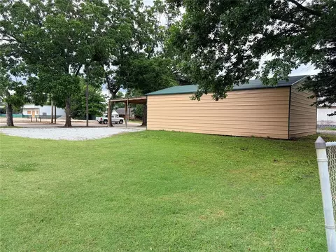 Exterior - 306 E Gentry Ave, Checotah, OK 74426 photo 3 of 5