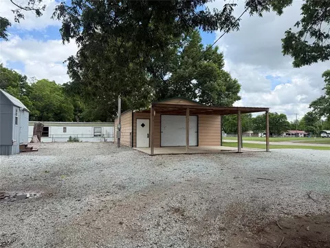 Exterior - 306 E Gentry Ave, Checotah, OK 74426 photo 1 of 5