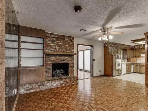 Living - 3713 N Bryan Ave, Bethany, OK 73008 photo 4 of 5