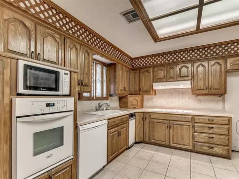 Kitchen - 3713 N Bryan Ave, Bethany, OK 73008 photo 3 of 5