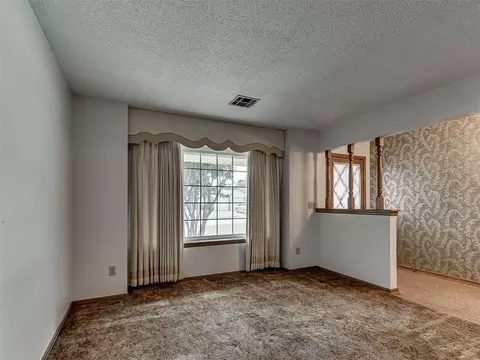 Living - 3713 N Bryan Ave, Bethany, OK 73008 photo 3 of 5