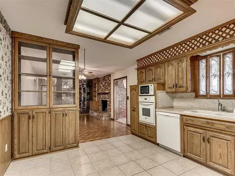 Kitchen - 3713 N Bryan Ave, Bethany, OK 73008 photo 4 of 5