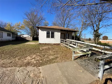 119 S 7th St, Okemah, OK 74859