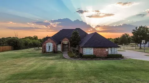1329 S Southersby Dr, Mustang, OK 73064