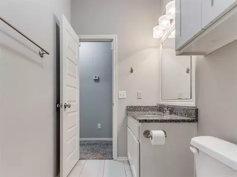 Bath - 2309 Fallview Dr, Edmond, OK 73034 photo 5 of 5
