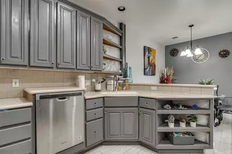 Kitchen - 1601 Laurel Pl, Edmond, OK 73003 photo 1 of 5
