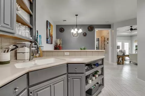Kitchen - 1601 Laurel Pl, Edmond, OK 73003 photo 2 of 5