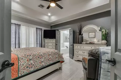 Bedroom - 1601 Laurel Pl, Edmond, OK 73003 photo 5 of 7