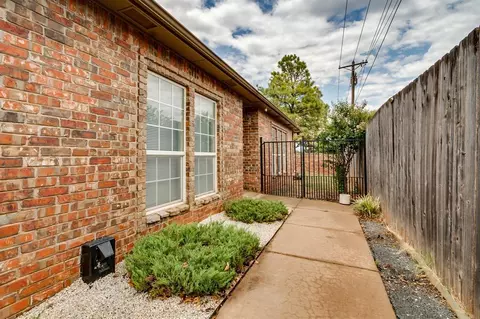 Exterior - 1601 Laurel Pl, Edmond, OK 73003 photo 2 of 4