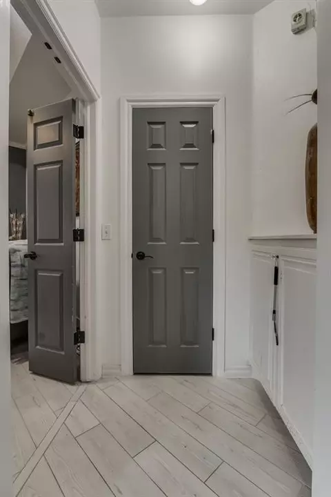 Entry Way - 1601 Laurel Pl, Edmond, OK 73003 photo 3 of 3