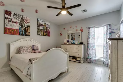 Bedroom - 1601 Laurel Pl, Edmond, OK 73003 photo 2 of 7
