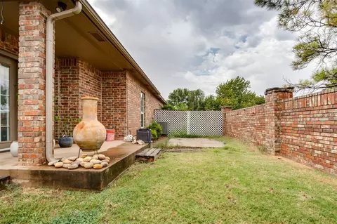 Exterior - 1601 Laurel Pl, Edmond, OK 73003 photo 4 of 4