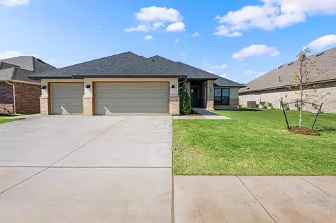 5009 Vine Cliff Rd, Mustang, OK 73064