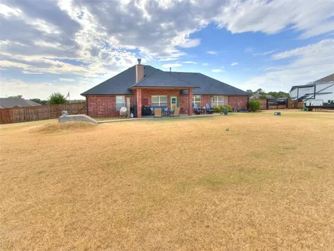 Exterior - 4260 Sundance Ln, Newalla, OK 74857 photo 7 of 8