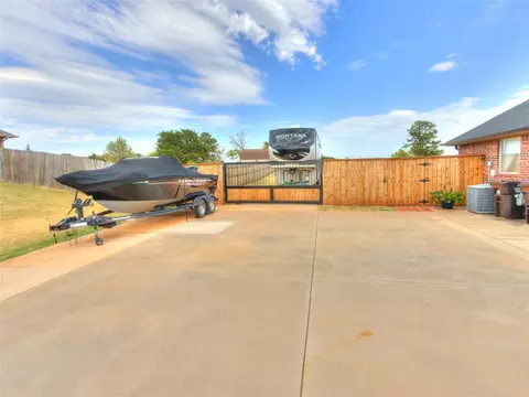 Exterior - 4260 Sundance Ln, Newalla, OK 74857 photo 3 of 8