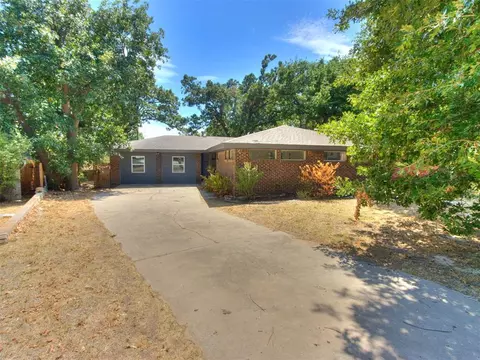7004 NW 26th St, Bethany, OK 73008