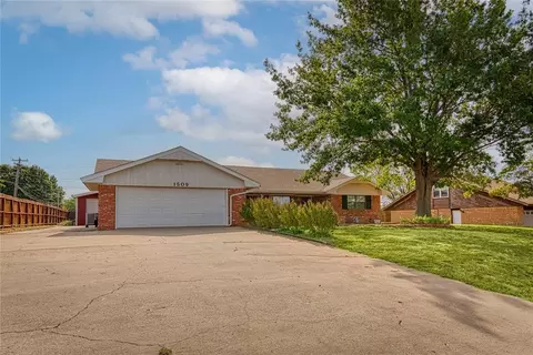 1509 N Temple St, Cordell, OK 73632
