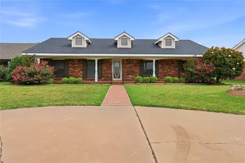 738 N Stadium Dr, Hobart, OK 73651