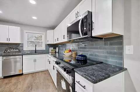 Kitchen - 329131 E Lincoln St, Harrah, OK 73045 photo 2 of 3