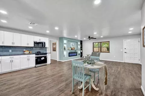Living - 329131 E Lincoln St, Harrah, OK 73045 photo 3 of 3