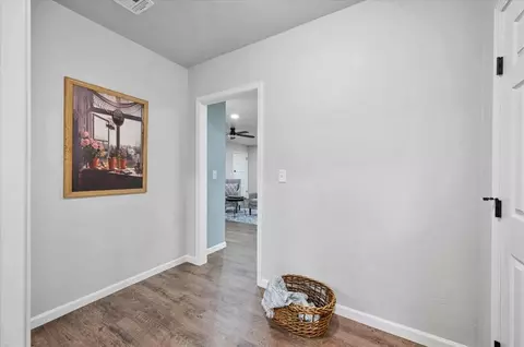 Entry Way - 329131 E Lincoln St, Harrah, OK 73045 photo 2 of 3