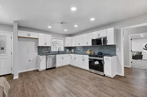Kitchen - 329131 E Lincoln St, Harrah, OK 73045 photo 1 of 3