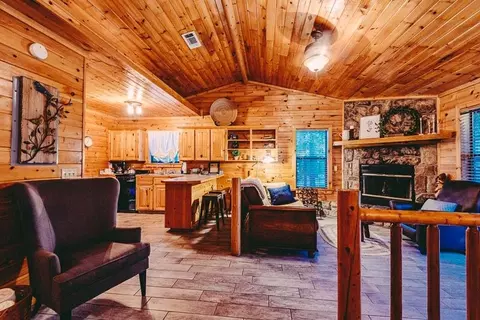 Living - 401 Split Shot Cir, Broken Bow, OK 74728 photo 3 of 3