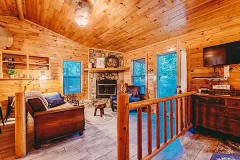 Living - 401 Split Shot Cir, Broken Bow, OK 74728 photo 2 of 3