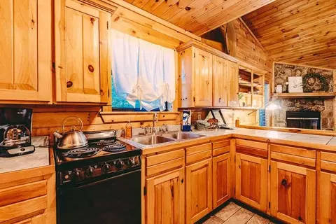 Kitchen - 401 Split Shot Cir, Broken Bow, OK 74728 photo 2 of 2