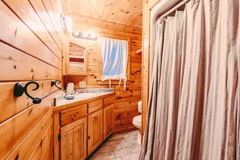 Bath - 401 Split Shot Cir, Broken Bow, OK 74728 photo 1 of 1