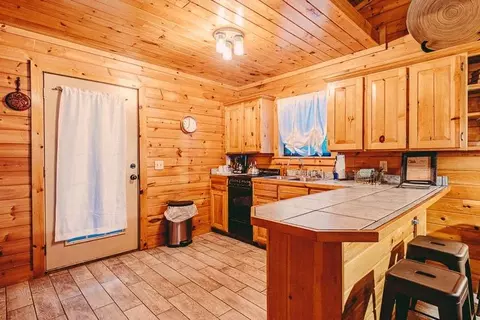 Kitchen - 401 Split Shot Cir, Broken Bow, OK 74728 photo 1 of 2