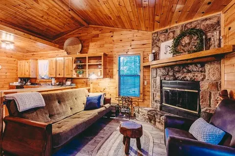 Living - 401 Split Shot Cir, Broken Bow, OK 74728 photo 1 of 3