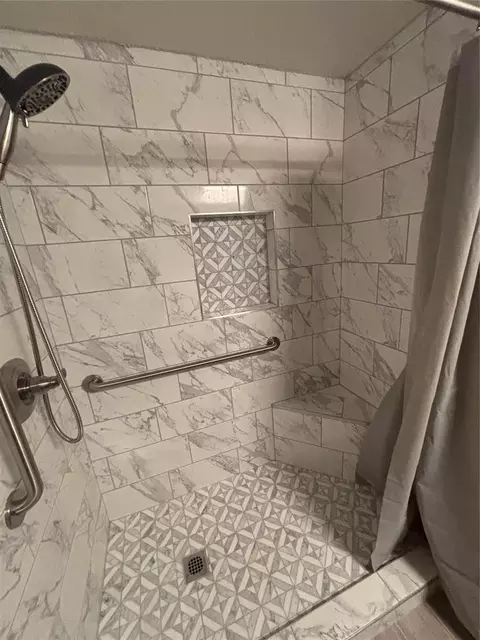 Bath - 417 Boulder Ct, Norman, OK 73072 photo 1 of 6