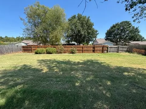 Exterior - 417 Boulder Ct, Norman, OK 73072 photo 2 of 3