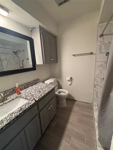 Bath - 417 Boulder Ct, Norman, OK 73072 photo 3 of 6