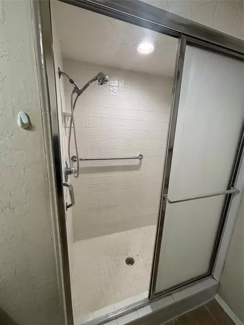 Bath - 417 Boulder Ct, Norman, OK 73072 photo 5 of 6