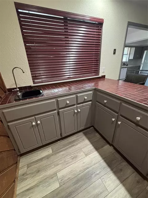 Kitchen - 417 Boulder Ct, Norman, OK 73072 photo 2 of 11