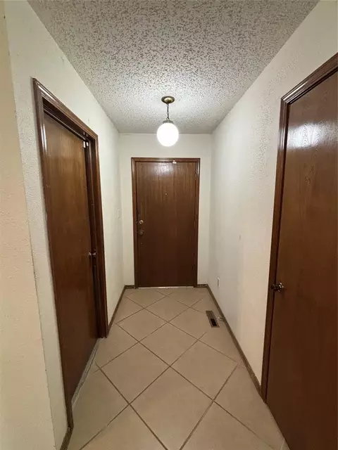 Entry Way - 417 Boulder Ct, Norman, OK 73072 photo 1 of 3