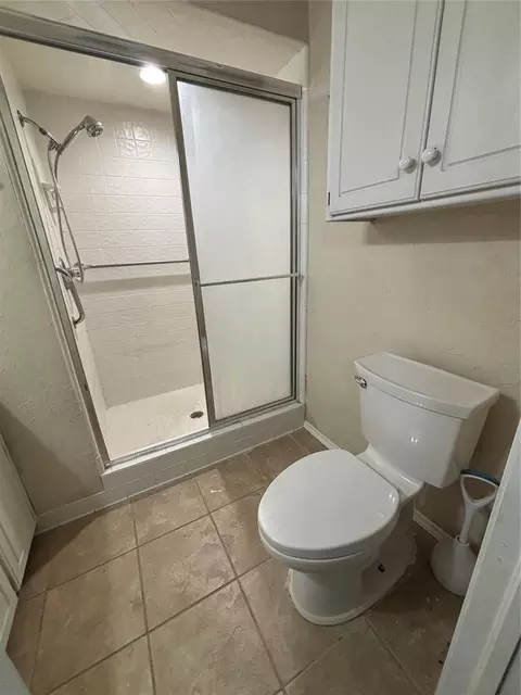 Bath - 417 Boulder Ct, Norman, OK 73072 photo 6 of 6