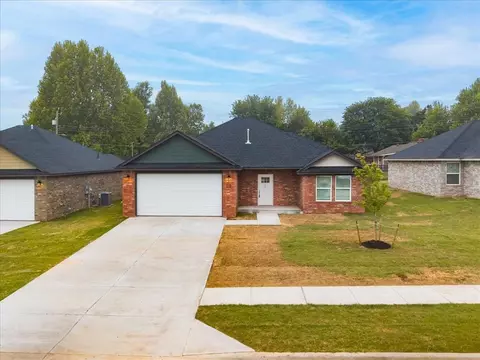 212 E Abbot Ln, Mustang, OK 73064