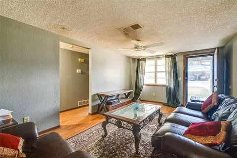 Living - 628 Baer Dr, Moore, OK 73160 photo 2 of 3